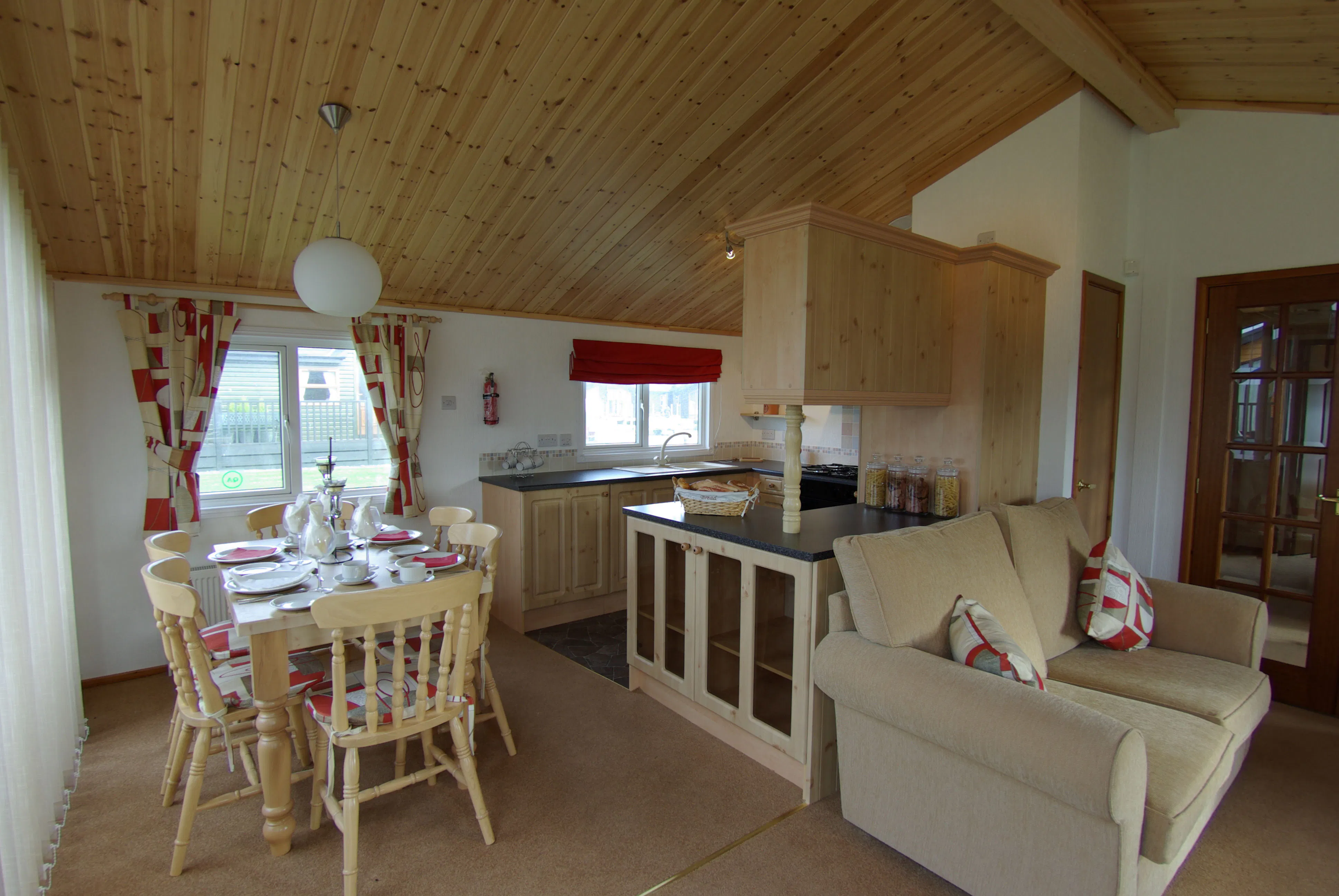 Kitchen Diner- Last Minute Holiday Park Deals