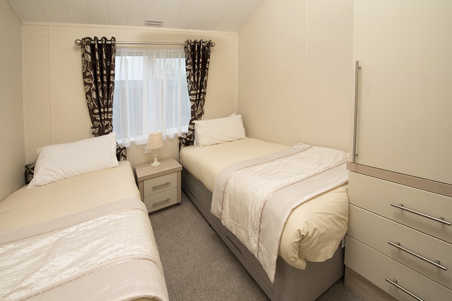 Platinum Lodge | Twin Bedroom