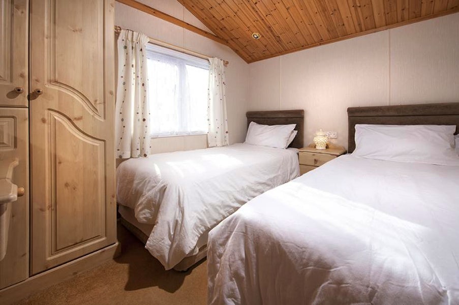 Twin Bedroom | 3 Bed Silver Lodge