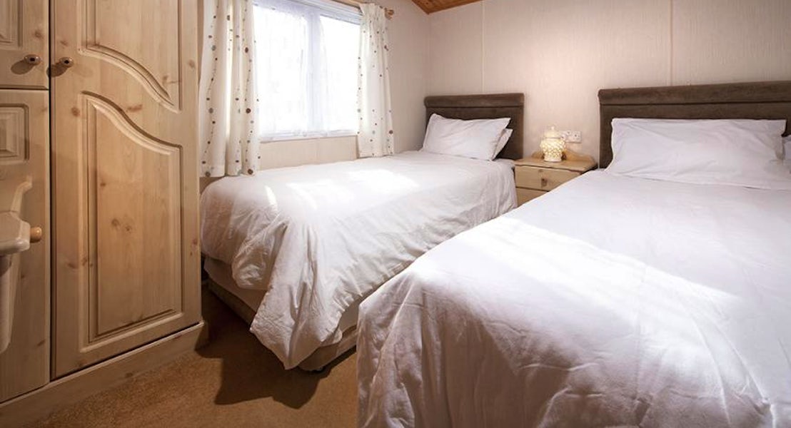 Twin Bedroom | 3 Bed Silver Lodge