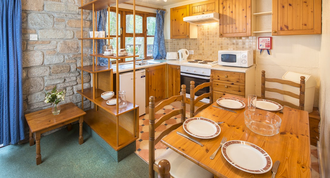 Bronze bungalow kitchen | Cornwall Holiday Park