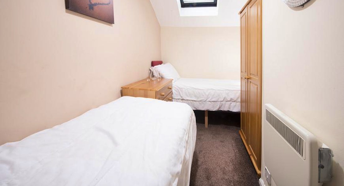 Twin Bedroom| 3 Bed Silver Compact House (sat)