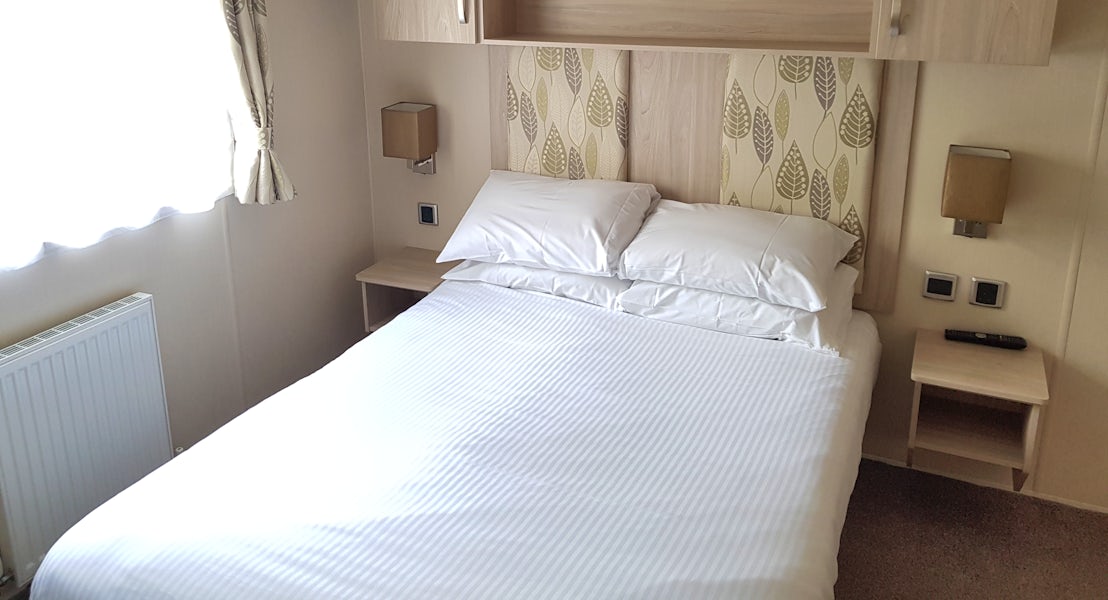 Bedroom ¦ 2 Bed Gold Caravan Lodge