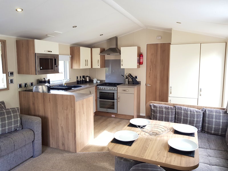 Dining Area ¦ 2 Bed Gold Caravan Lodge