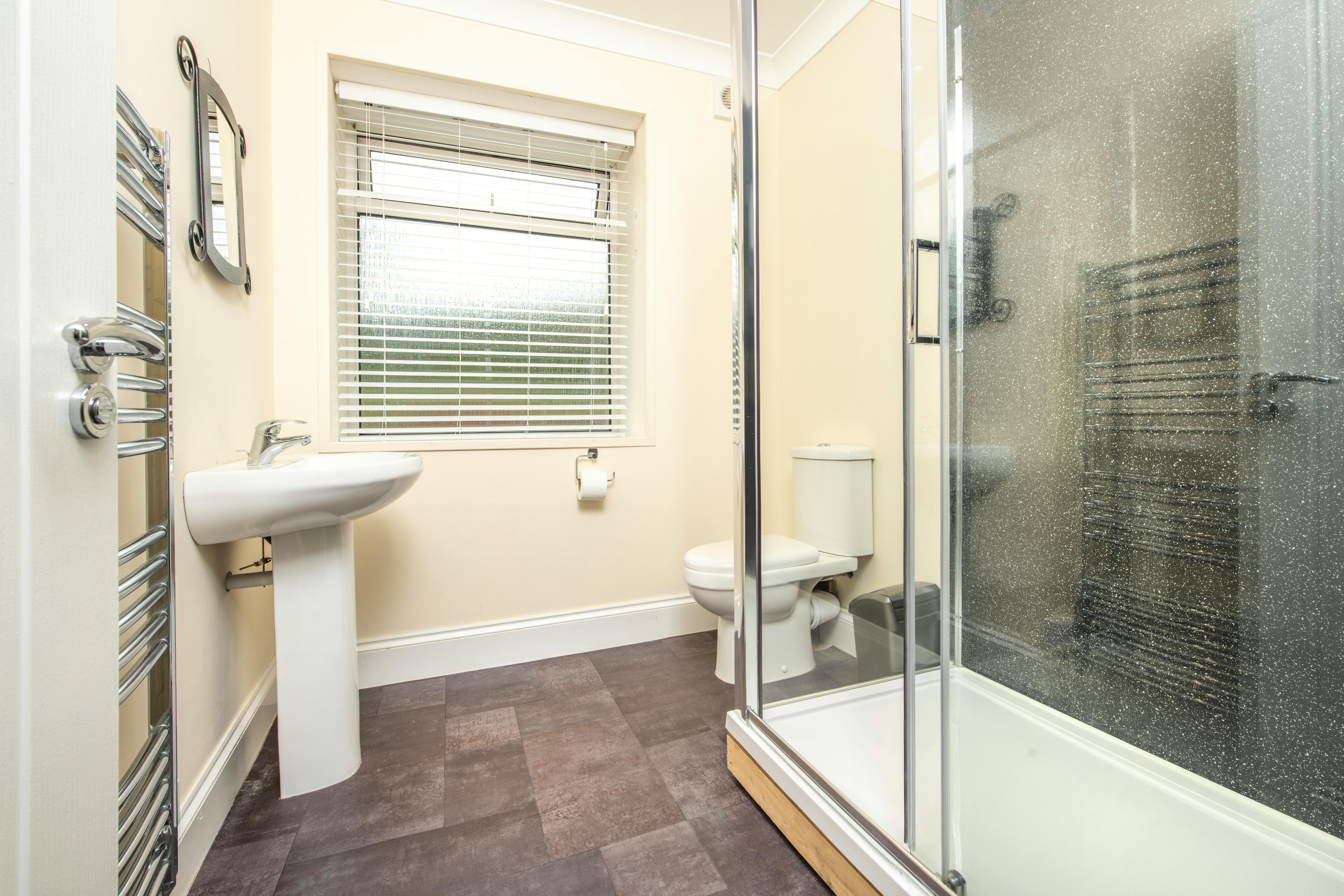Bathroom ¦ Killigarth Cottage
