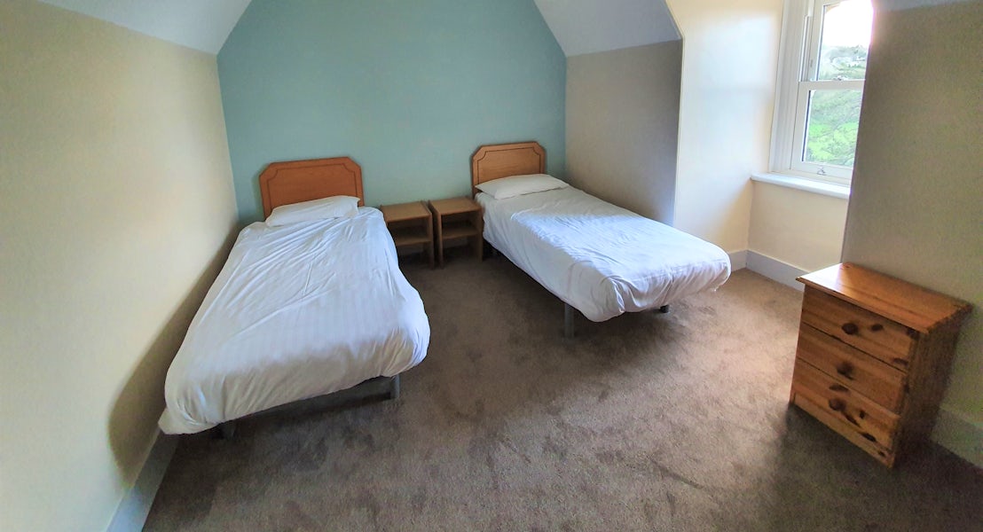 Twin bedroom ¦ 2 bed manor apartment