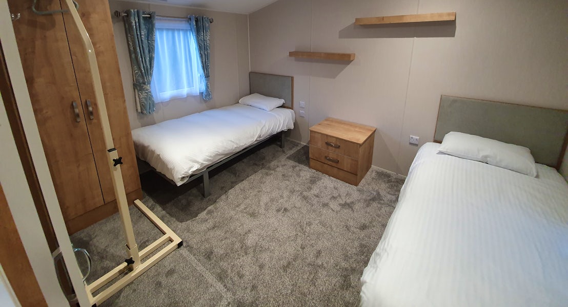 Double bedroom ¦ Wheelchair friendly Caravan Lodge