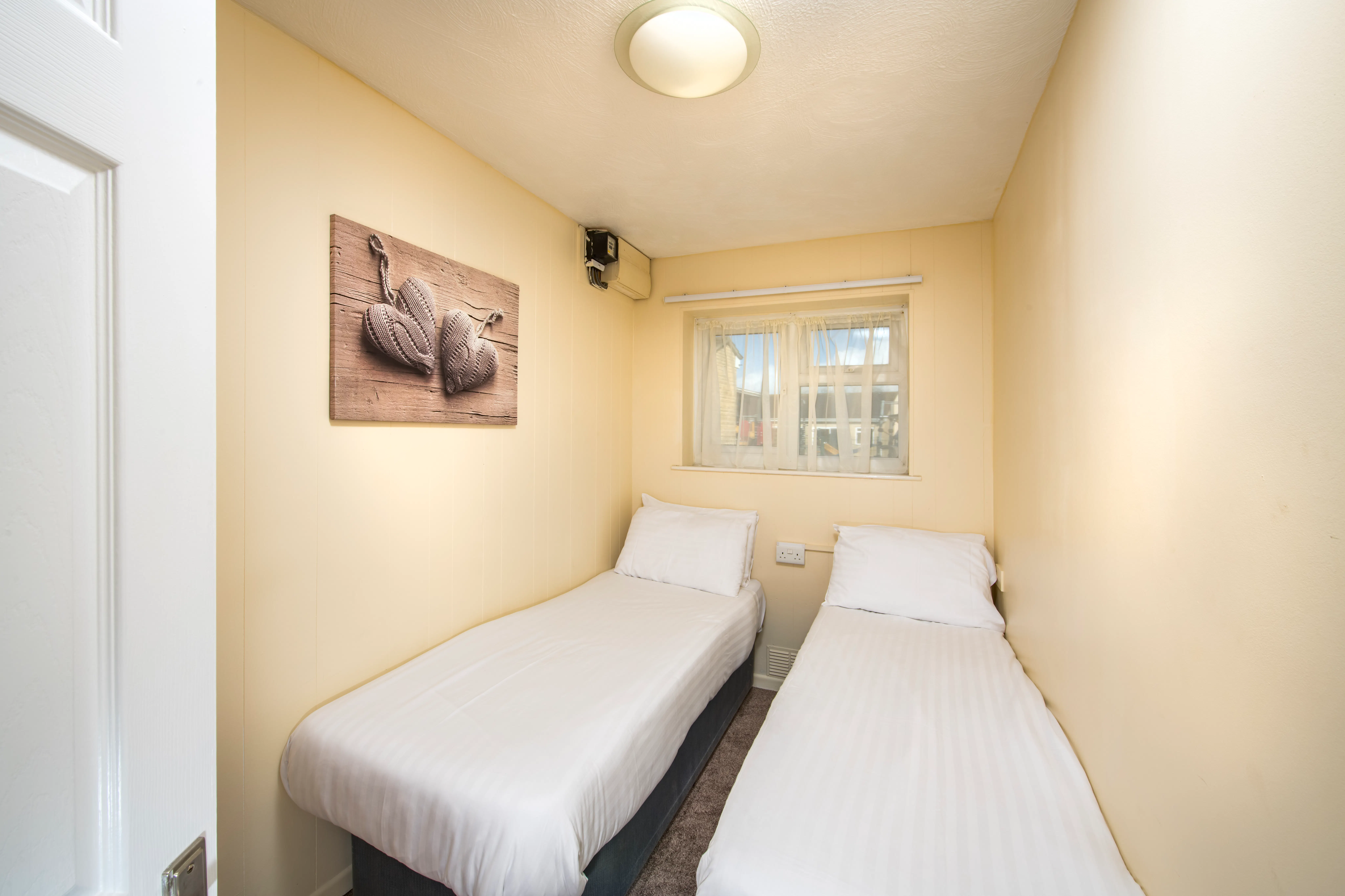 Twin room ¦ 2 bed silver chalet pet