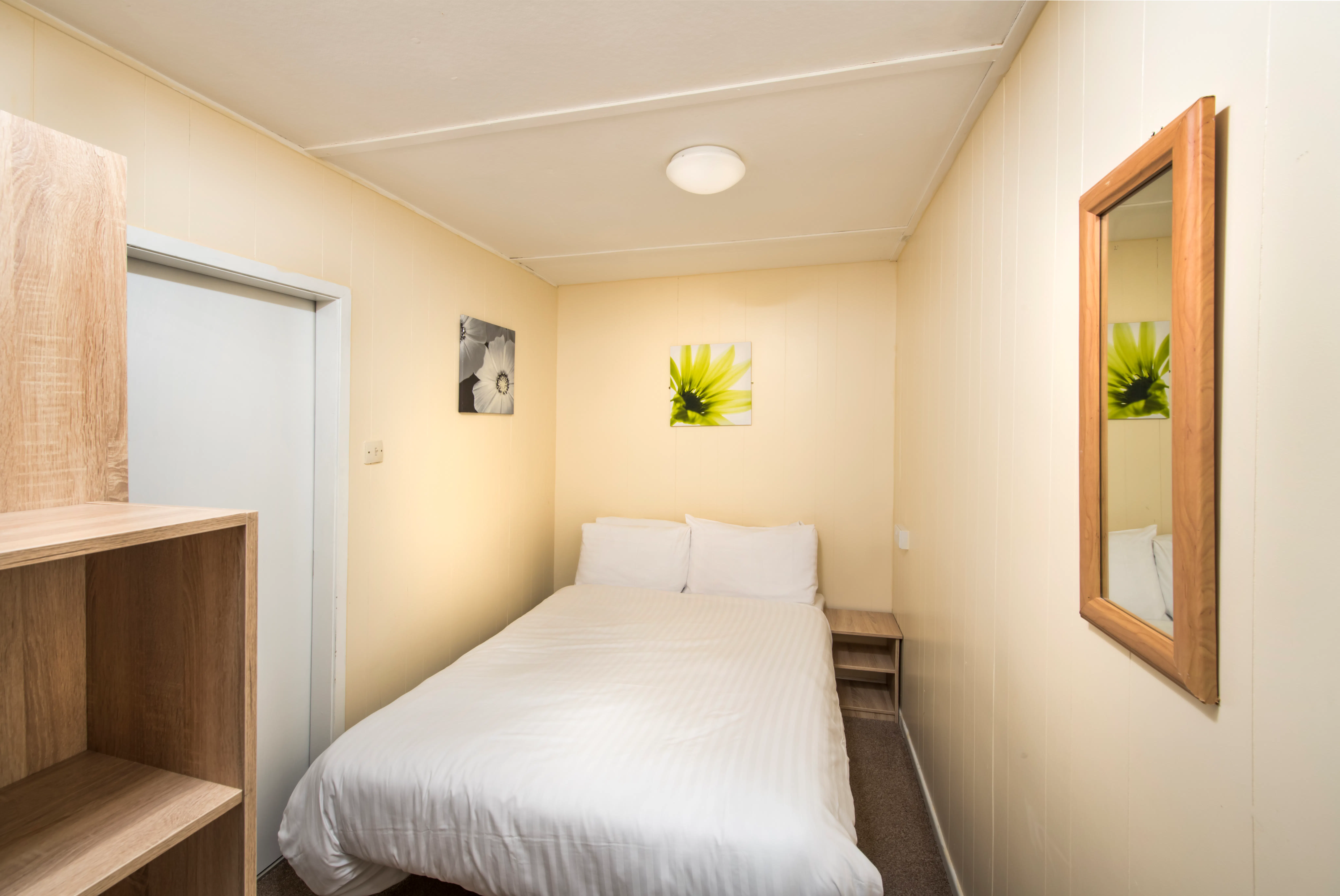 Bedroom ¦ 1 bed value chalet pet