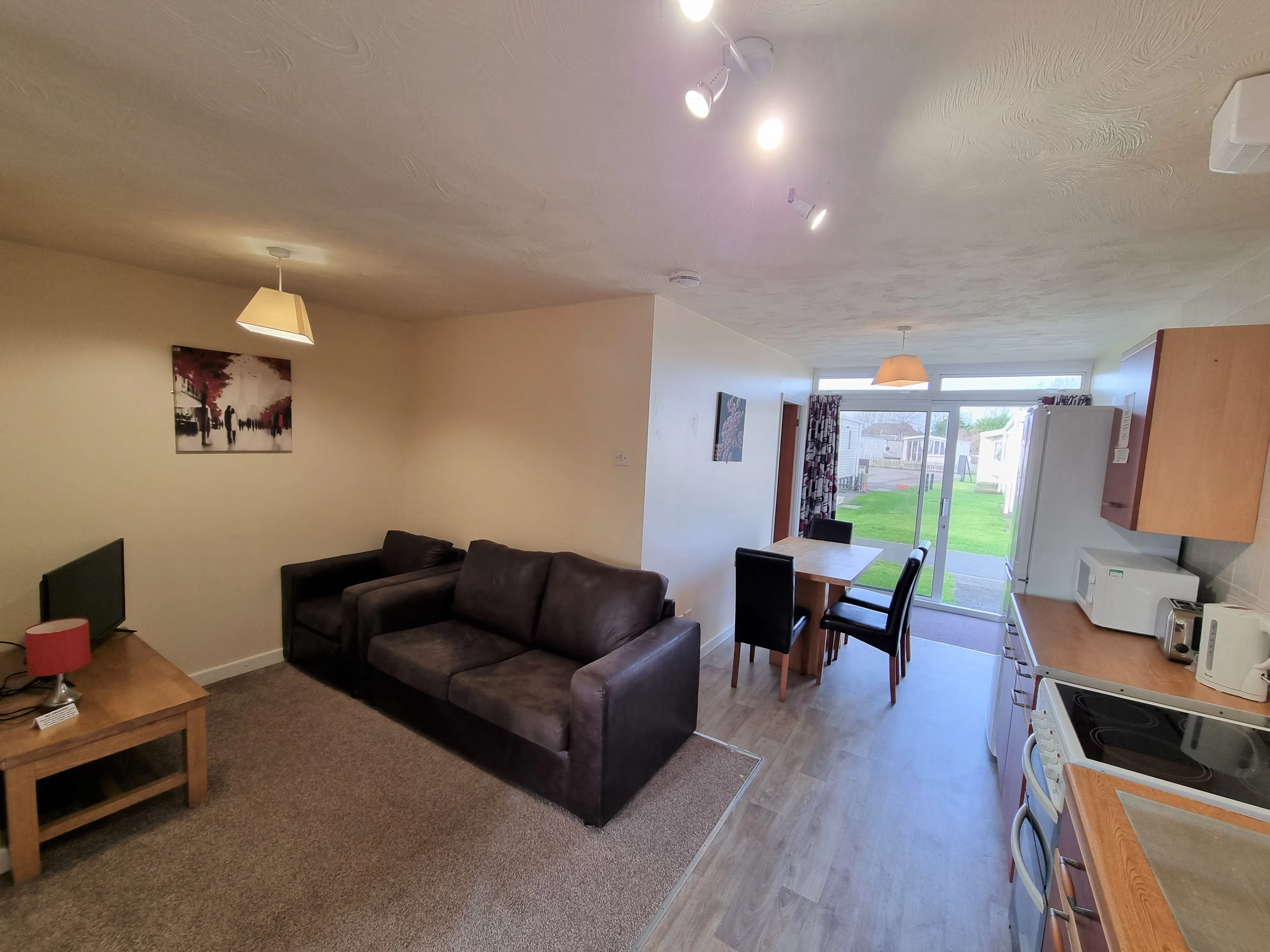 Lounge ¦ 2 bed bronze chalet pet