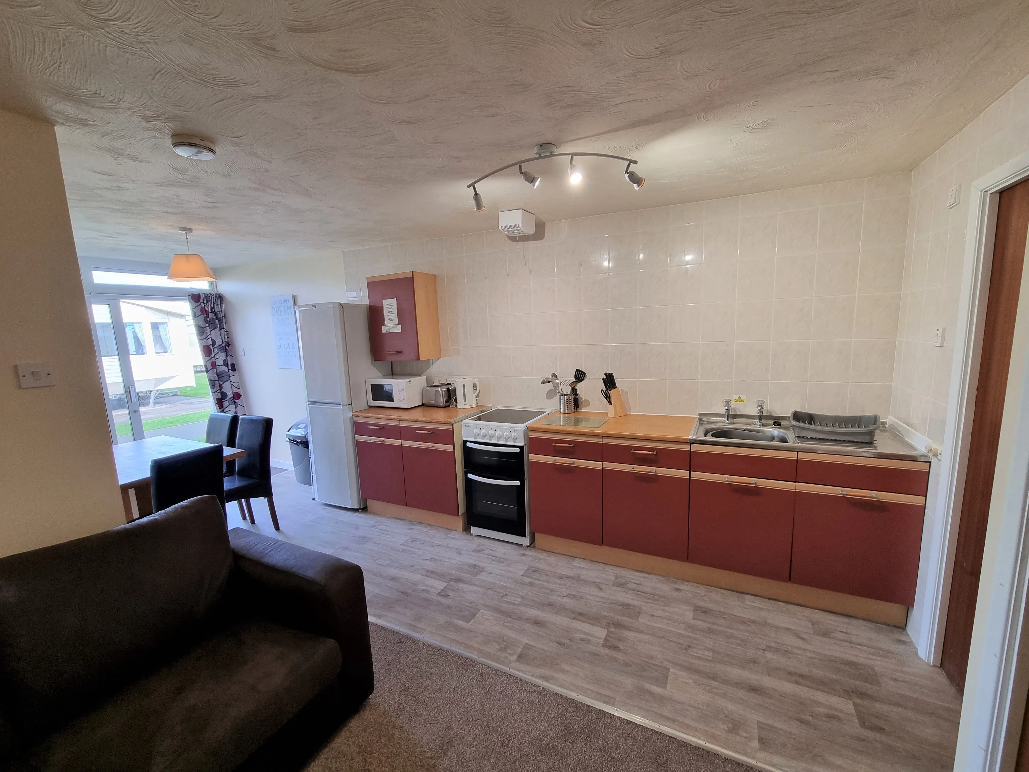 Kitchen ¦ 2 bed bronze chalet pet