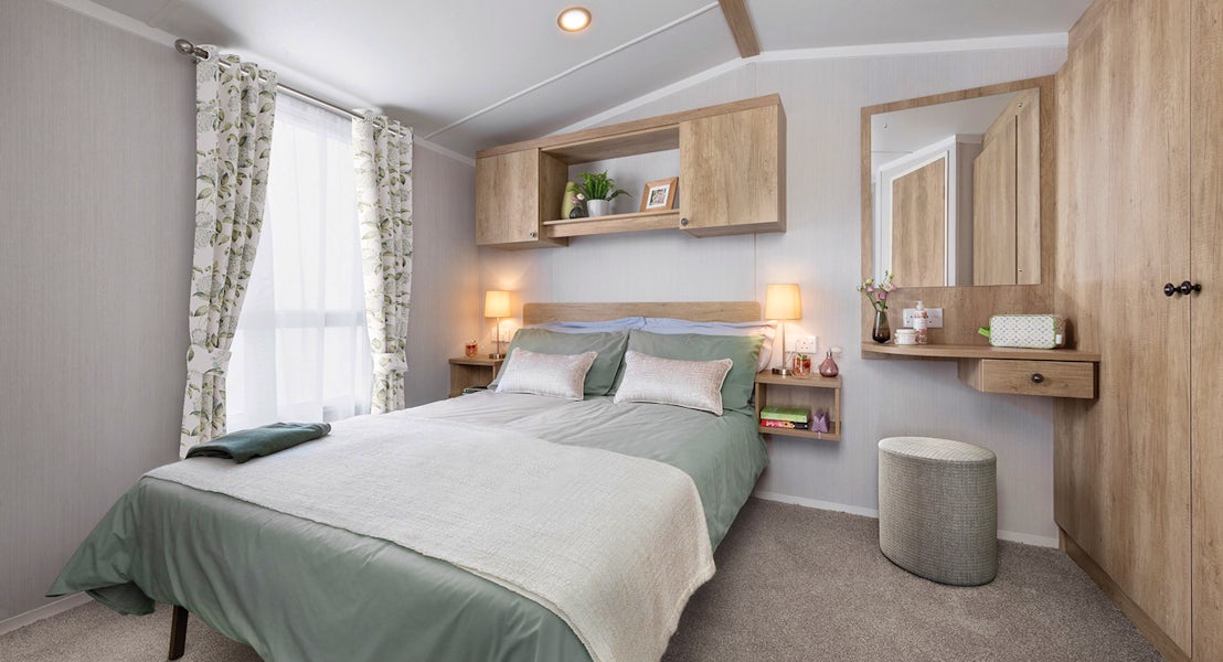 Master bedroom ¦ 2 Bed Platinum Hot Tub Caravan Lodge
