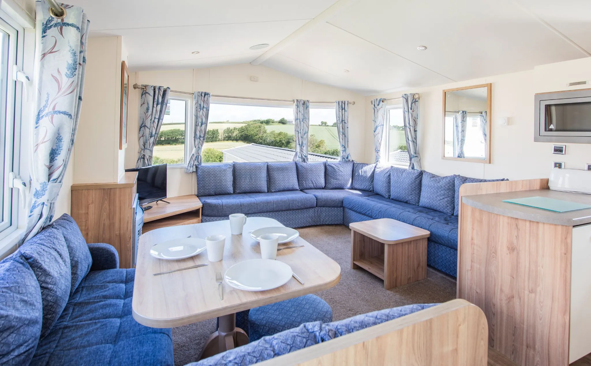 Lounge | 3 Bedroom Bronze Caravan Pet
