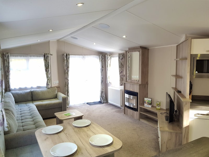 Dining area ¦ 2 bed gold hot tub caravan lodge