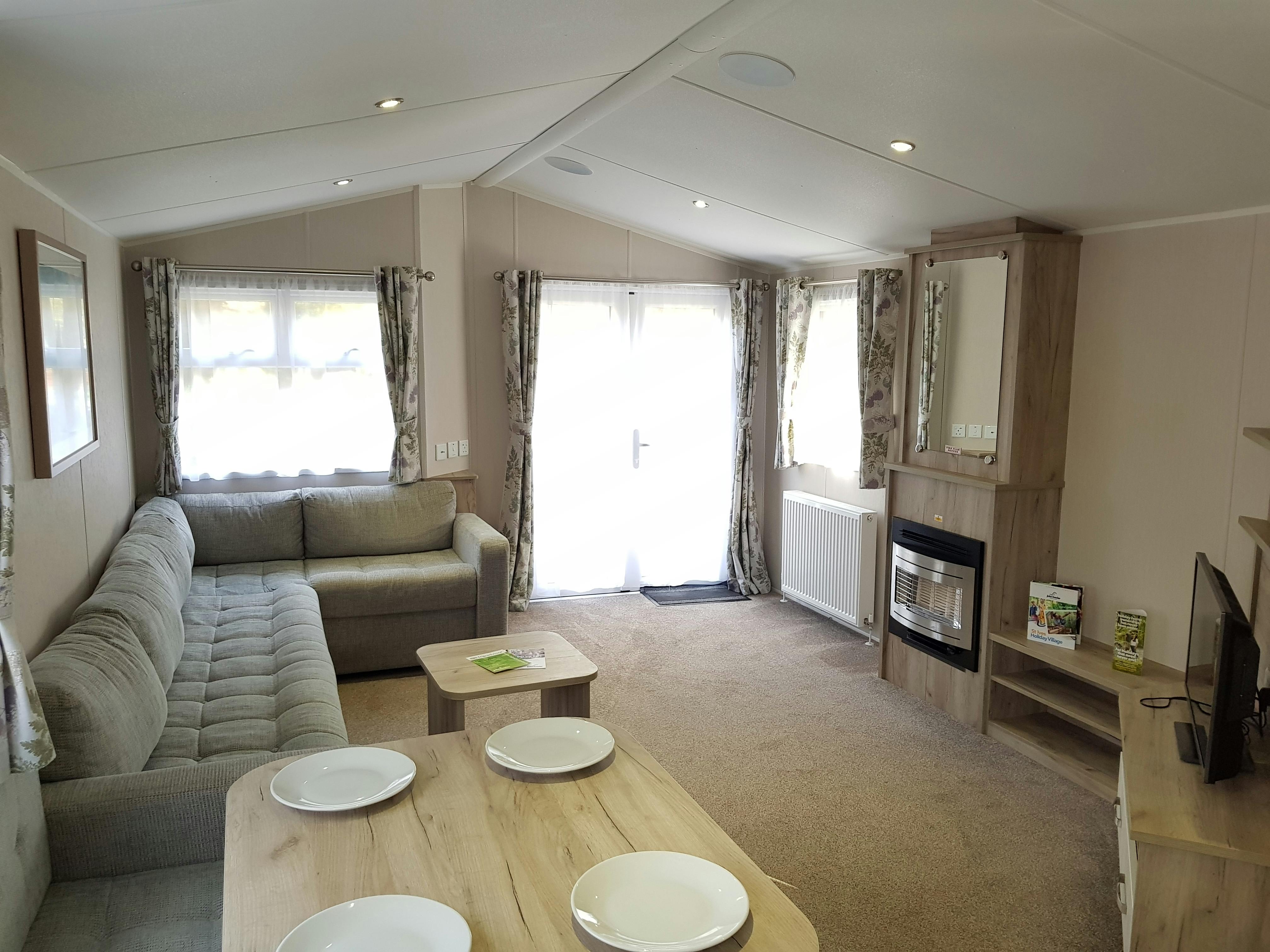 2 bed gold hot tub caravan lodge