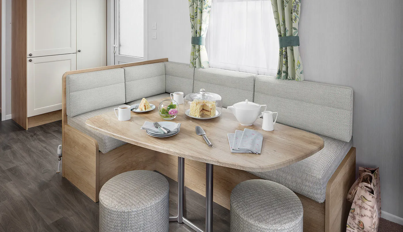 Dining area ¦ 3 Bed Platinum Hot Tub Caravan Lodge