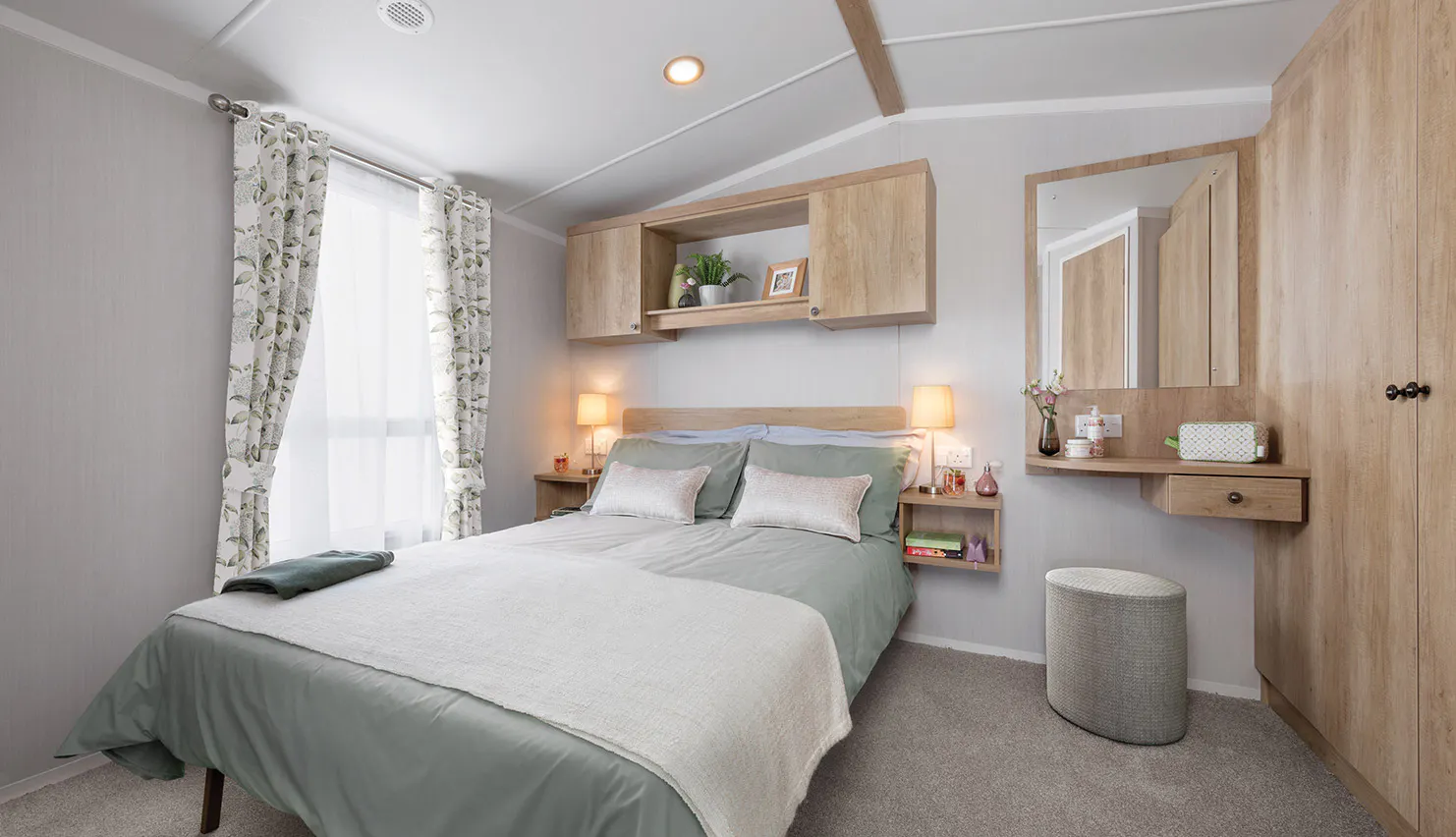 Bedroom ¦ 3 Bed Platinum Hot Tub Caravan Lodge