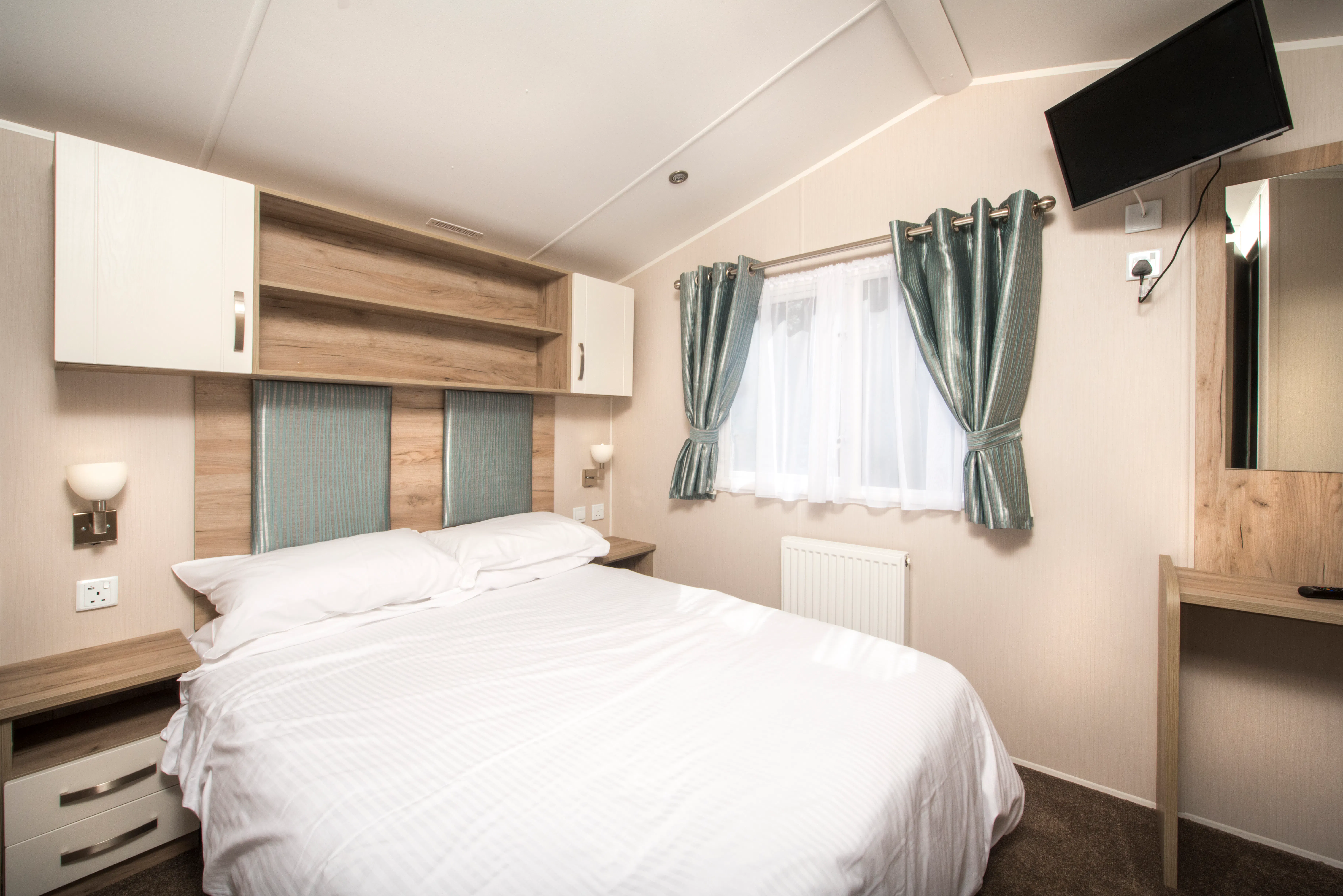 Master bedroom ¦ 2 bed silver caravan