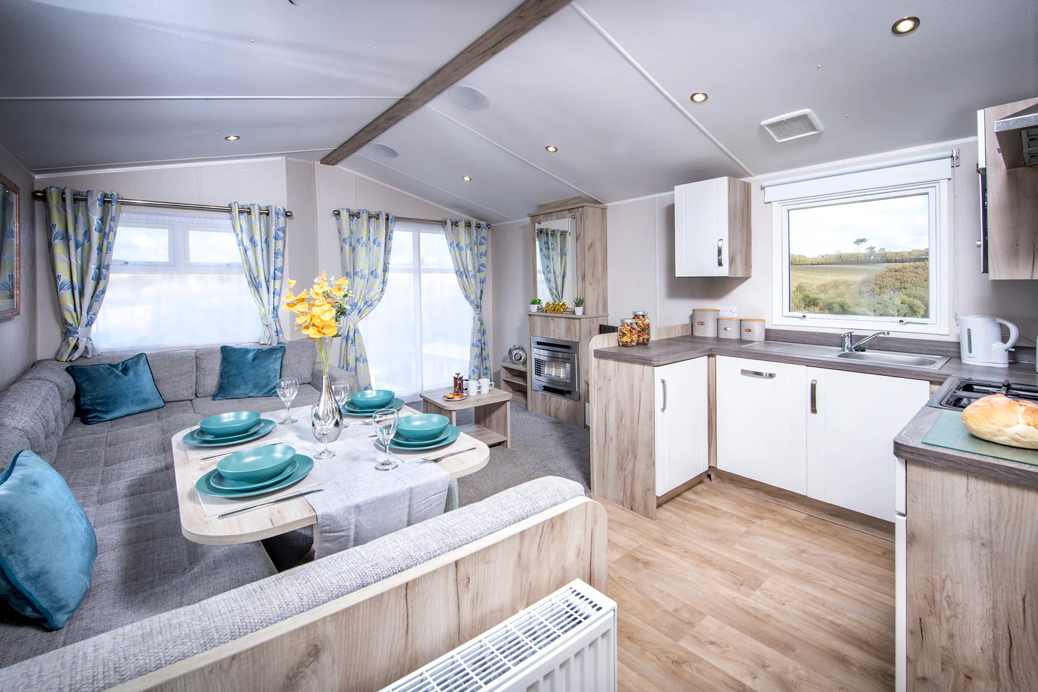 Lounge ¦ 3 bed gold caravan pet