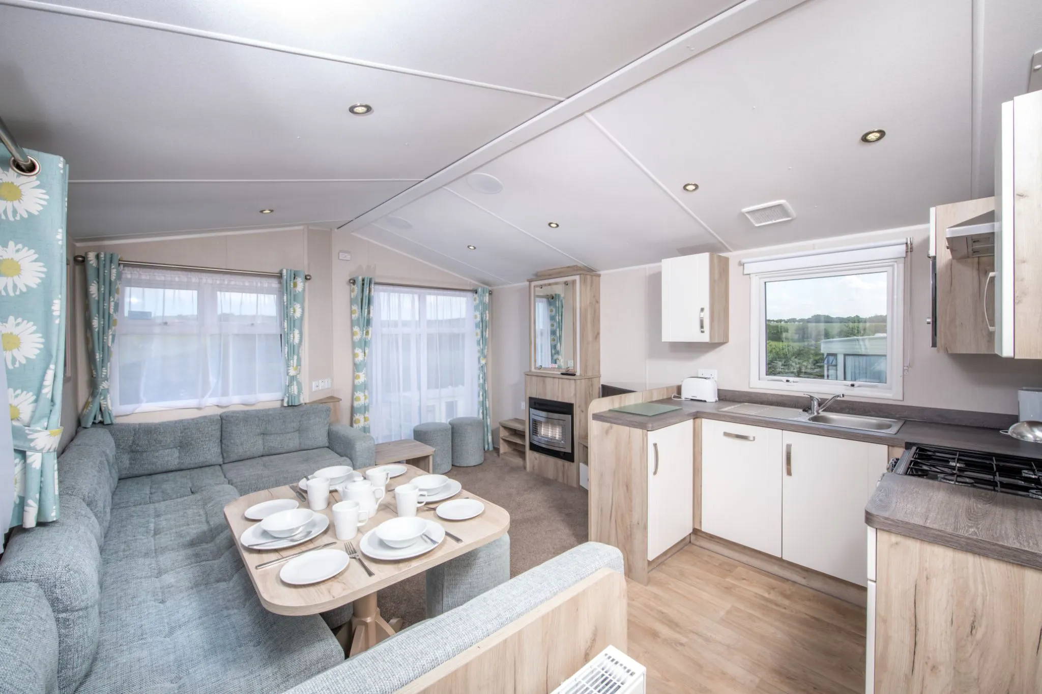 2 Bedroom Gold Caravan Pet