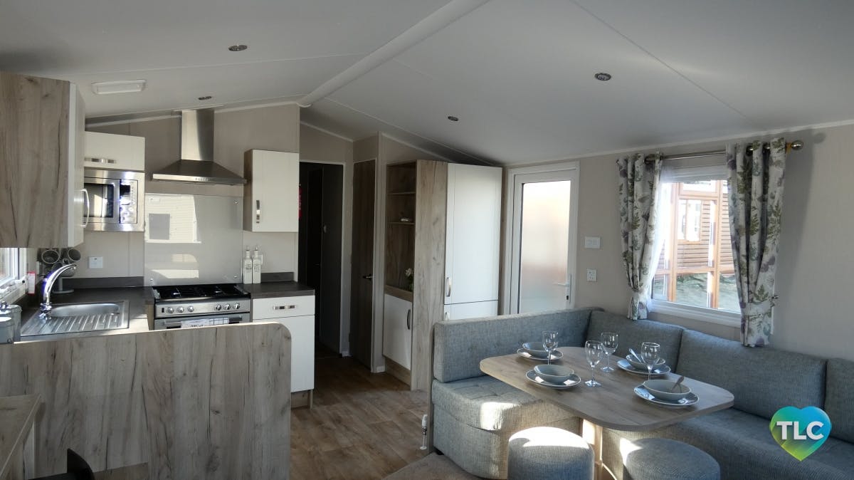 3 Bed Gold Hot Tub Caravan Lodge