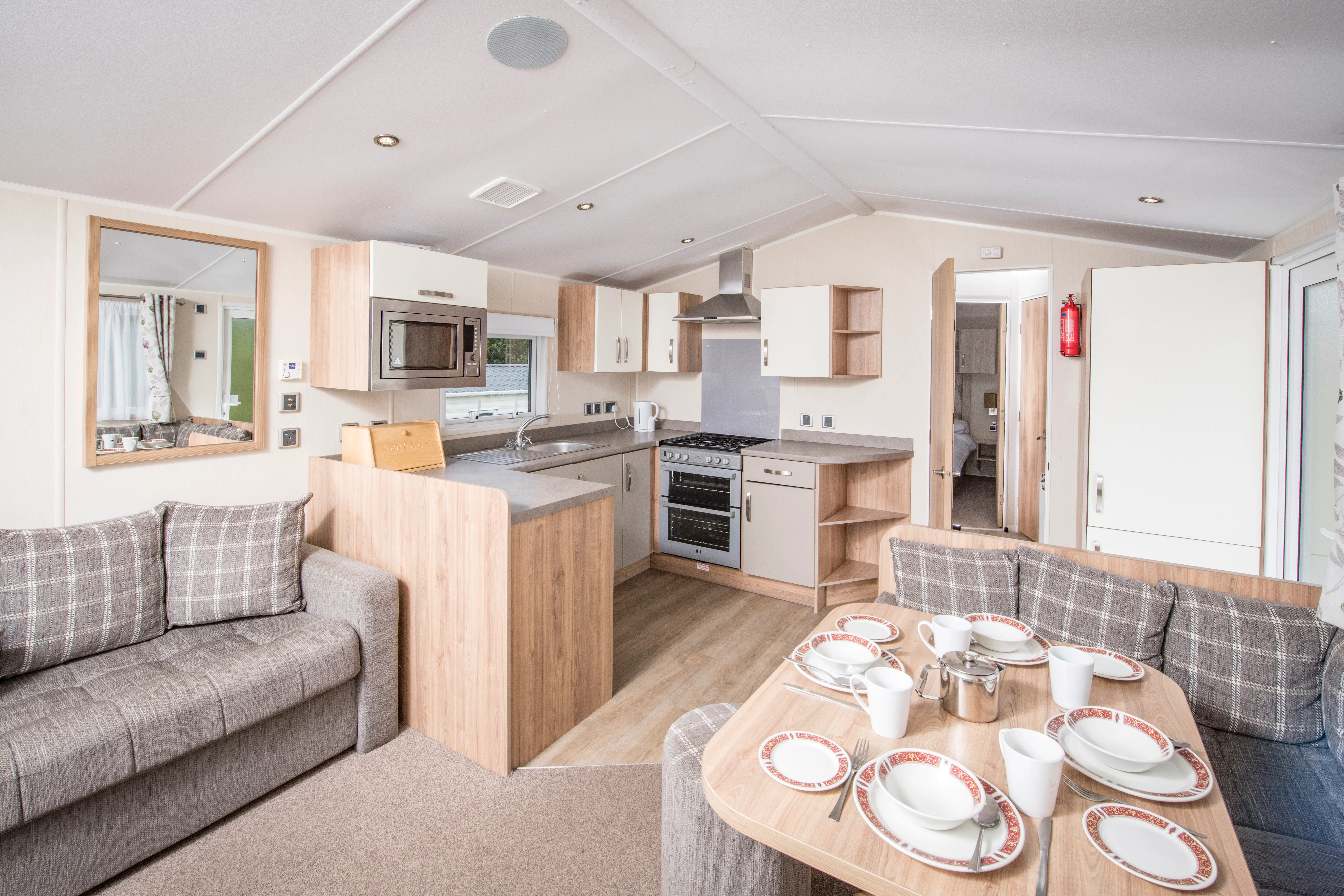 Dining area ¦ 3 Bedroom Silver Caravan Pet