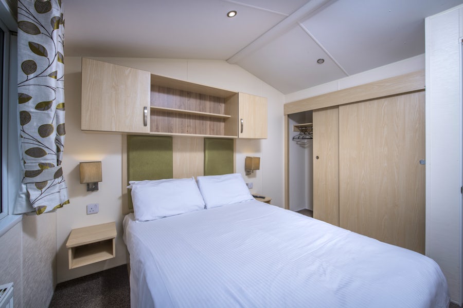 Bedroom ¦ 2 Bedroom Bronze Caravan Lodge