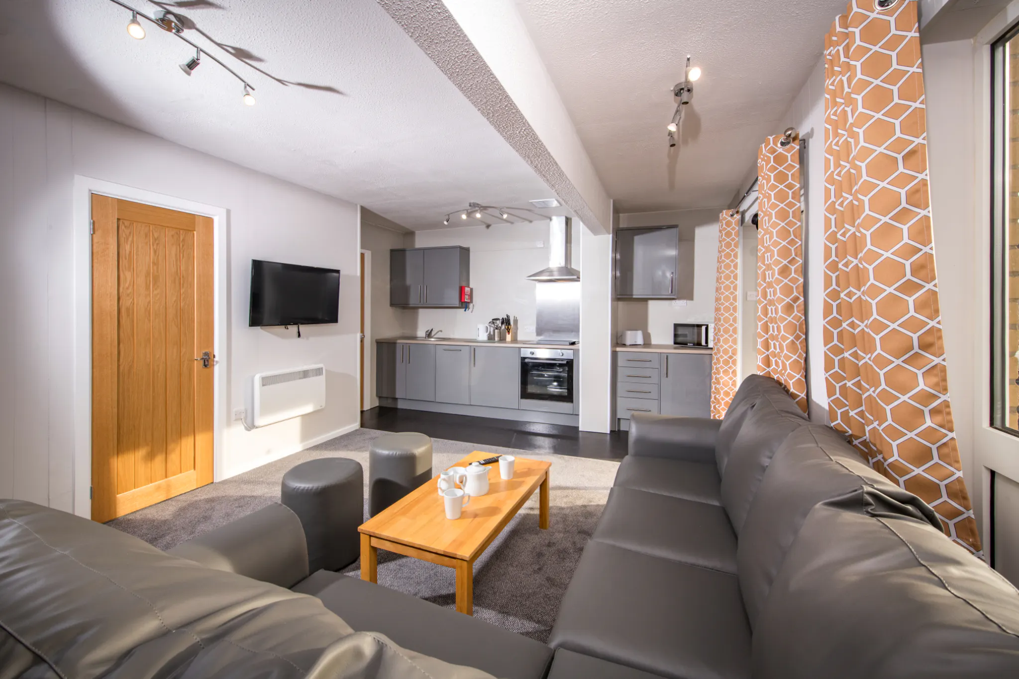 Living Area ¦ 2 Bed gold chalet