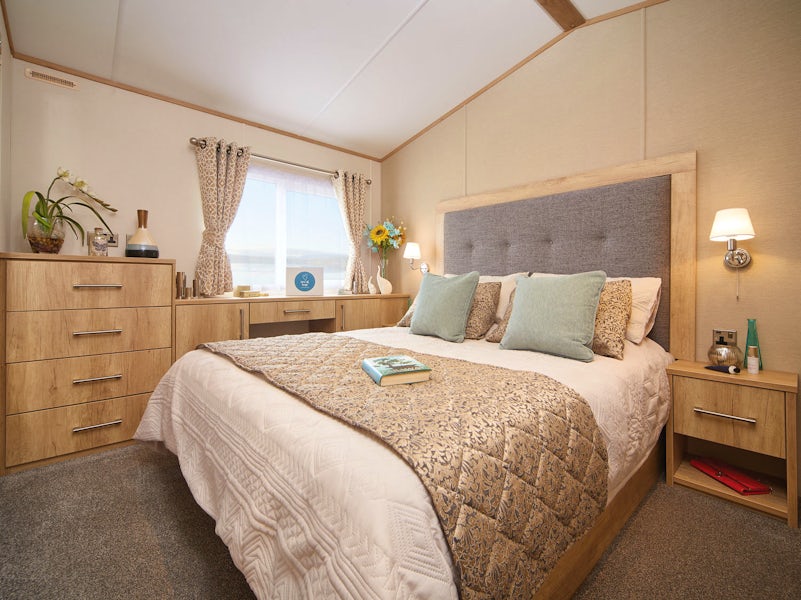 Bedroom ¦ 2 Bedroom Platinum Plus Caravan Lodge