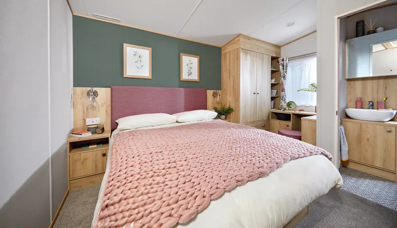 Luxurious main bedroom