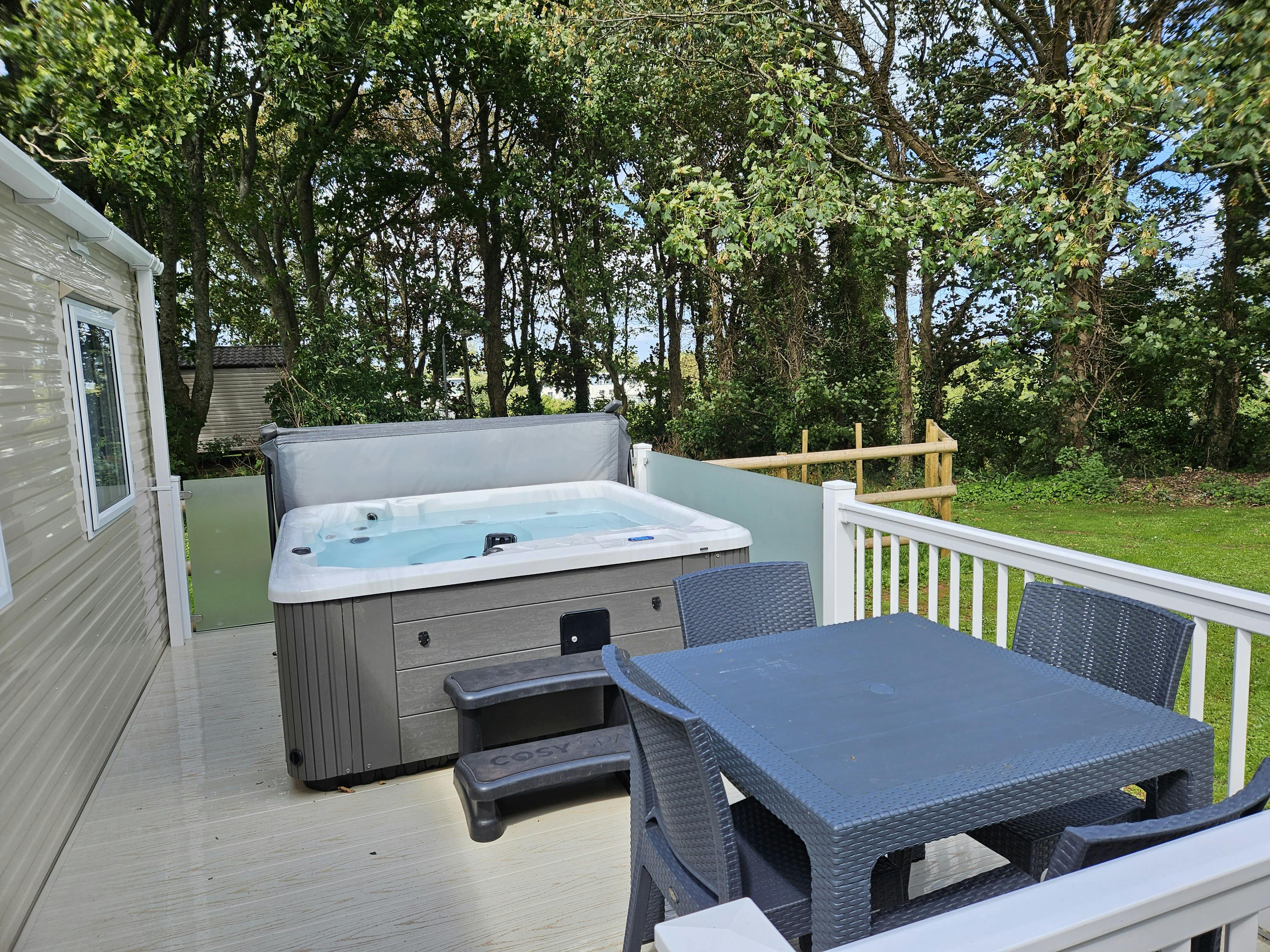 Hot Tub ¦ Hot Tub Caravan