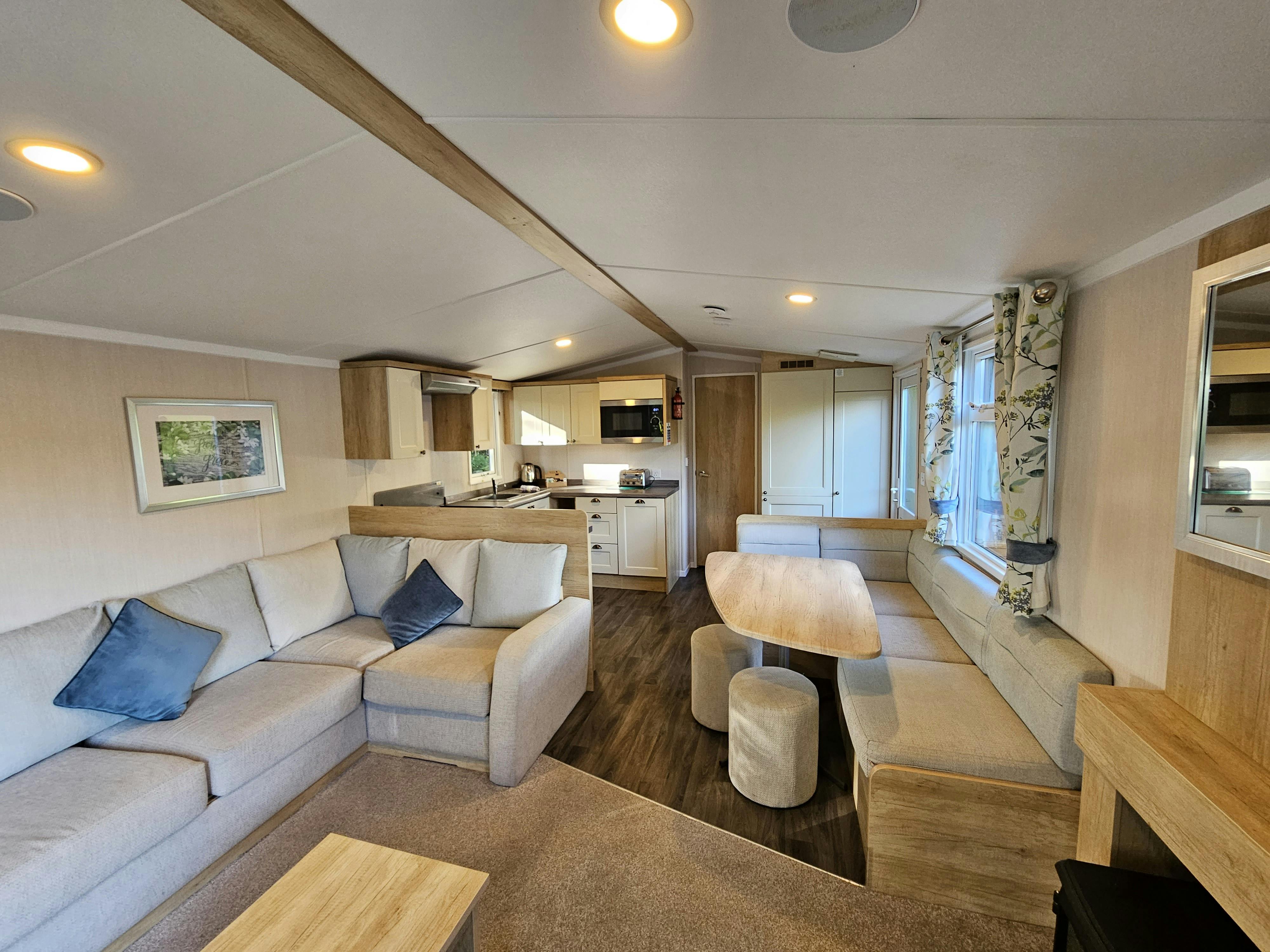 Lounge ¦ Hot Tub Caravan