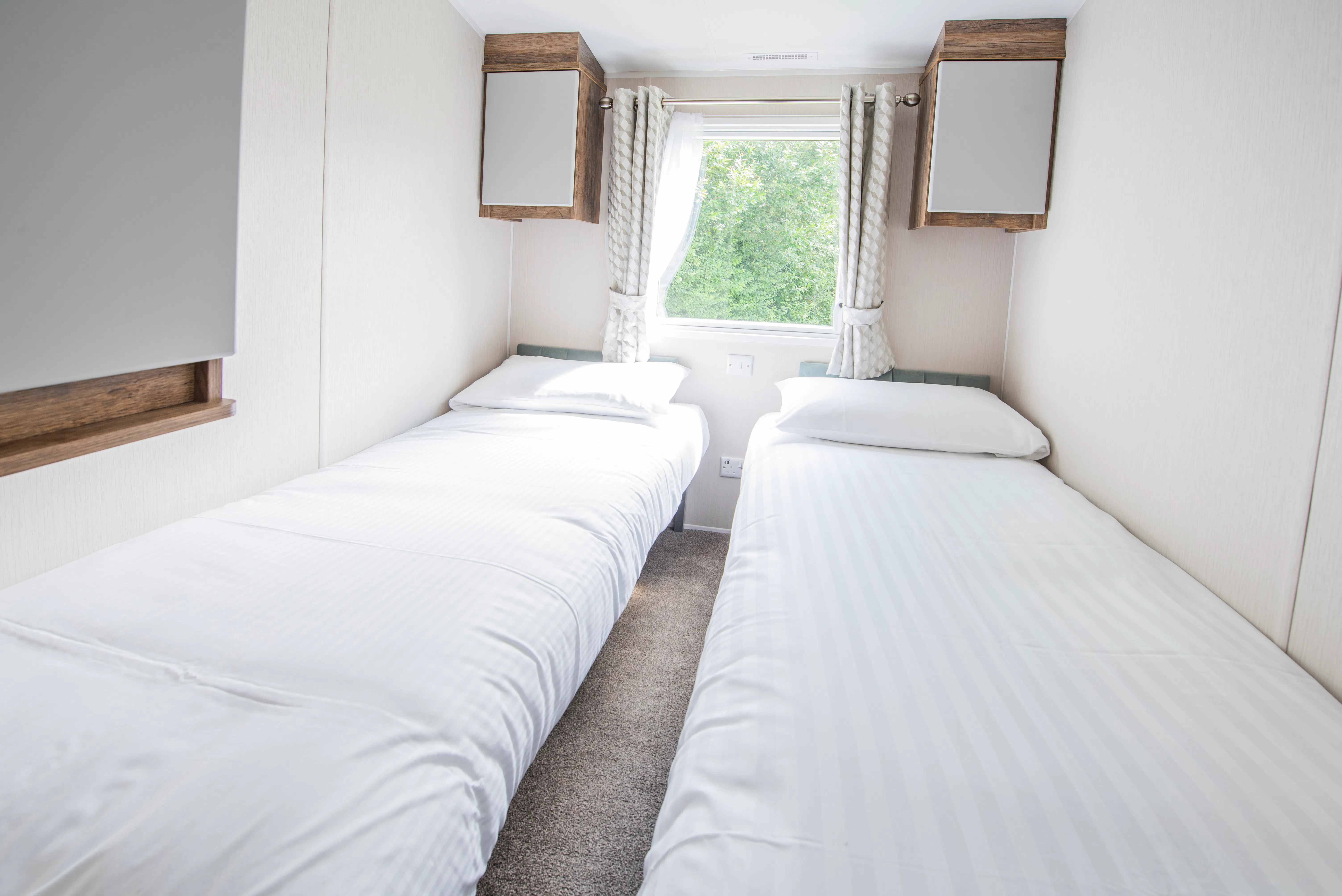 Twin room ¦ 2 Bed Gold Caravan