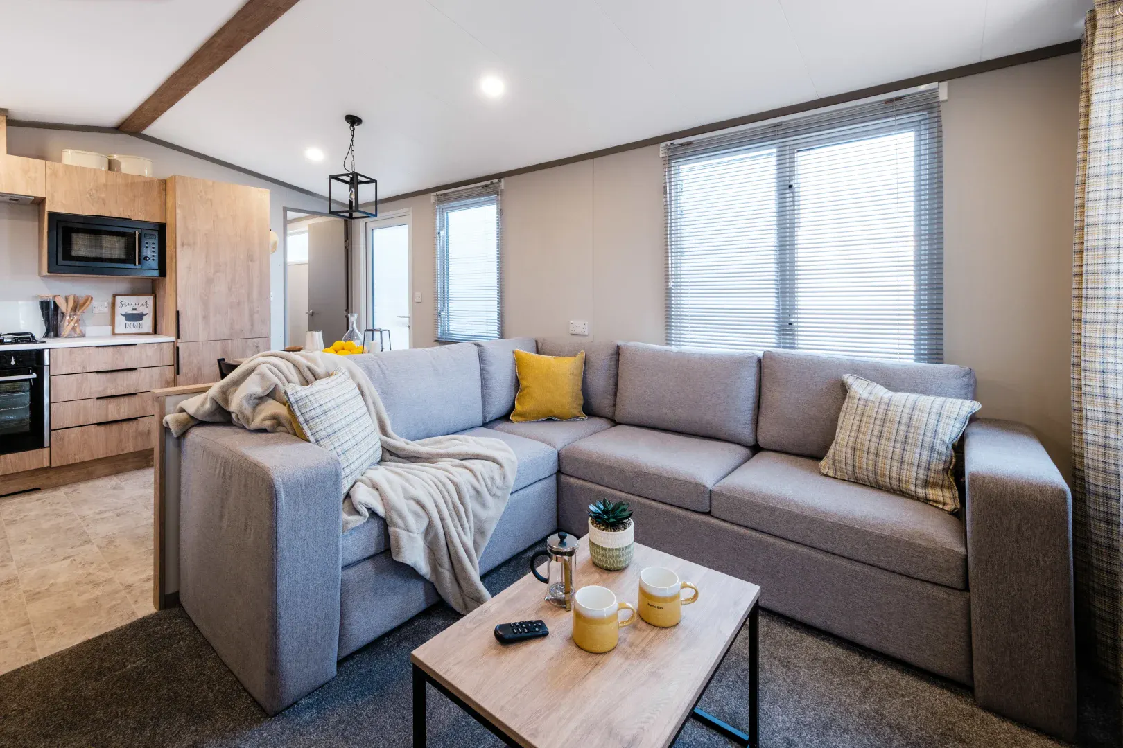 Lounge to kitchen ¦ 2 bedroom pet friendly platinum plus caravan