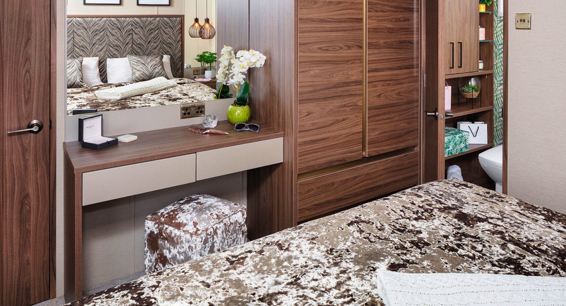 Master Bed / Shower