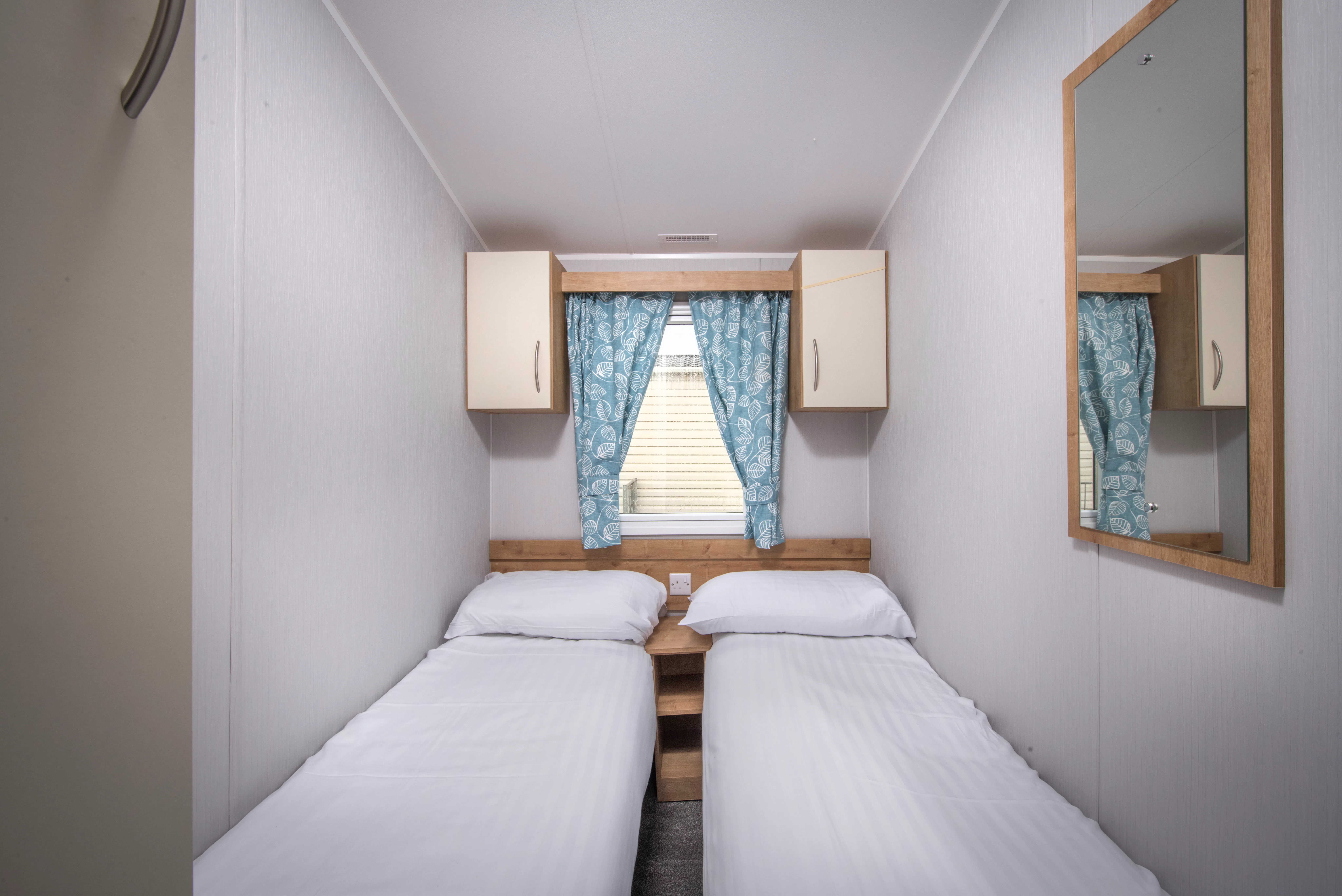 Twin room 3 Bed Gold 10' Caravan in Somerset