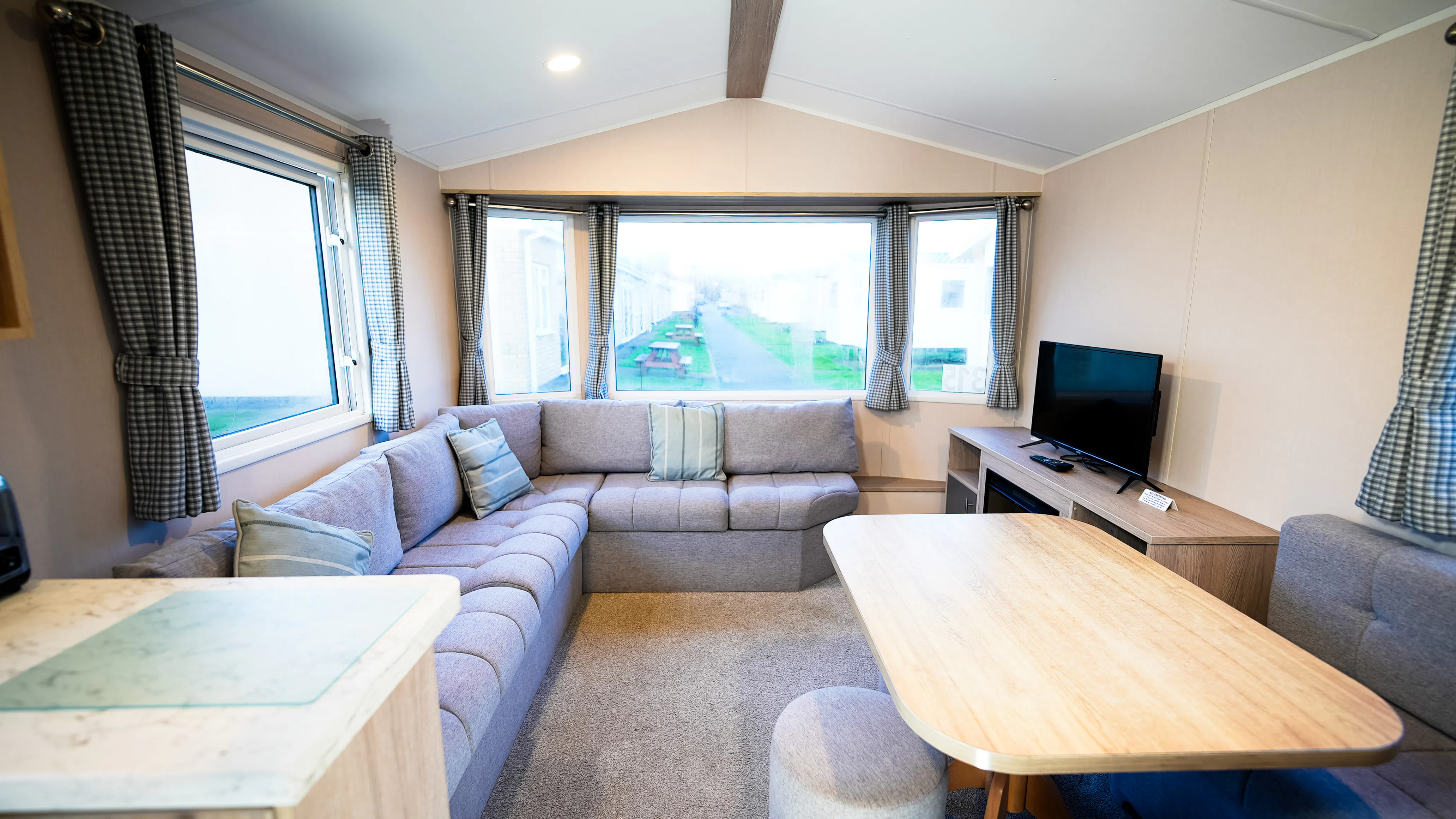 2 Bedroom Gold 10' Caravan Pet