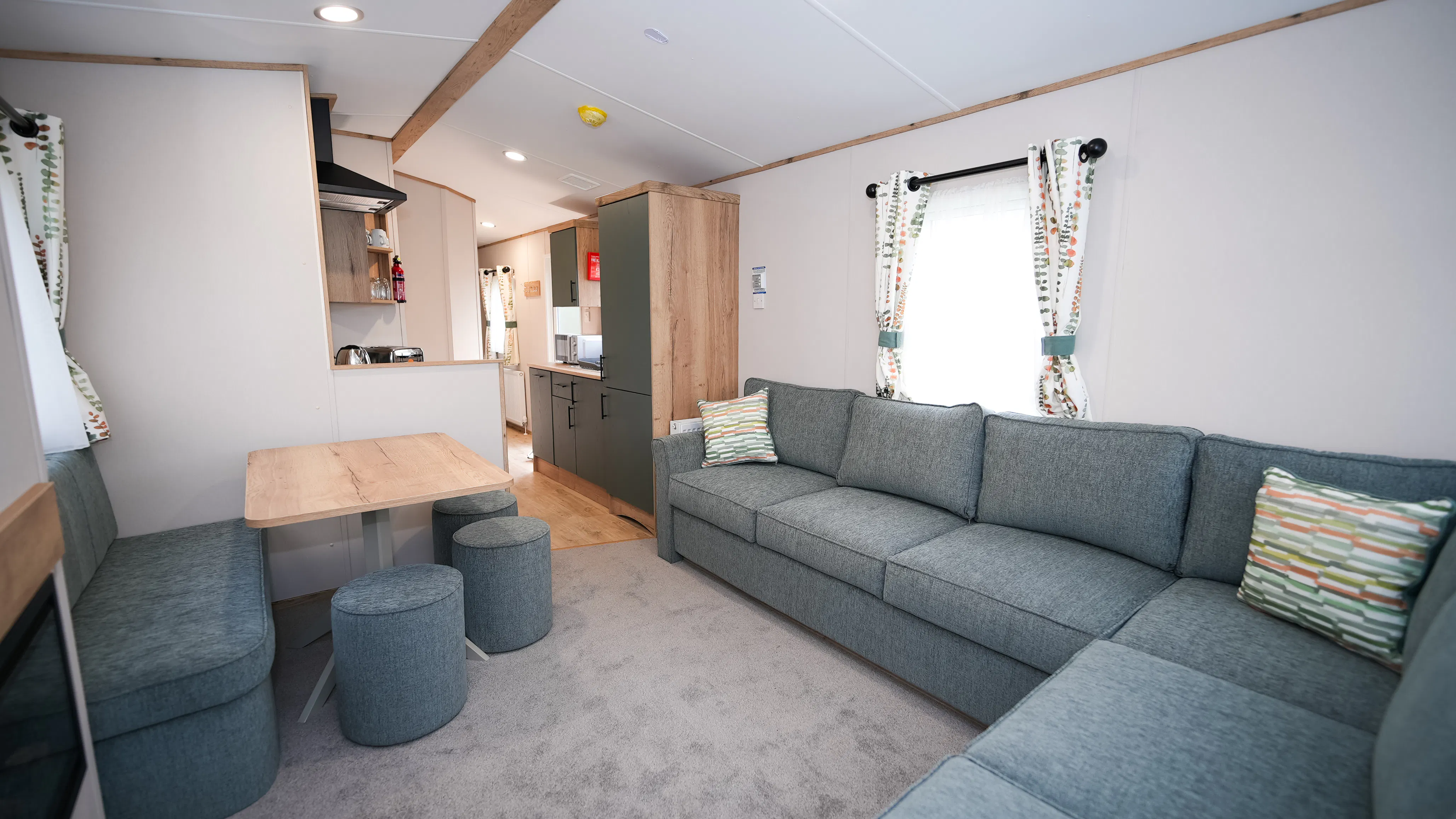 Dining Area ¦ 3 Bed Platinum Plus caravan in Brean