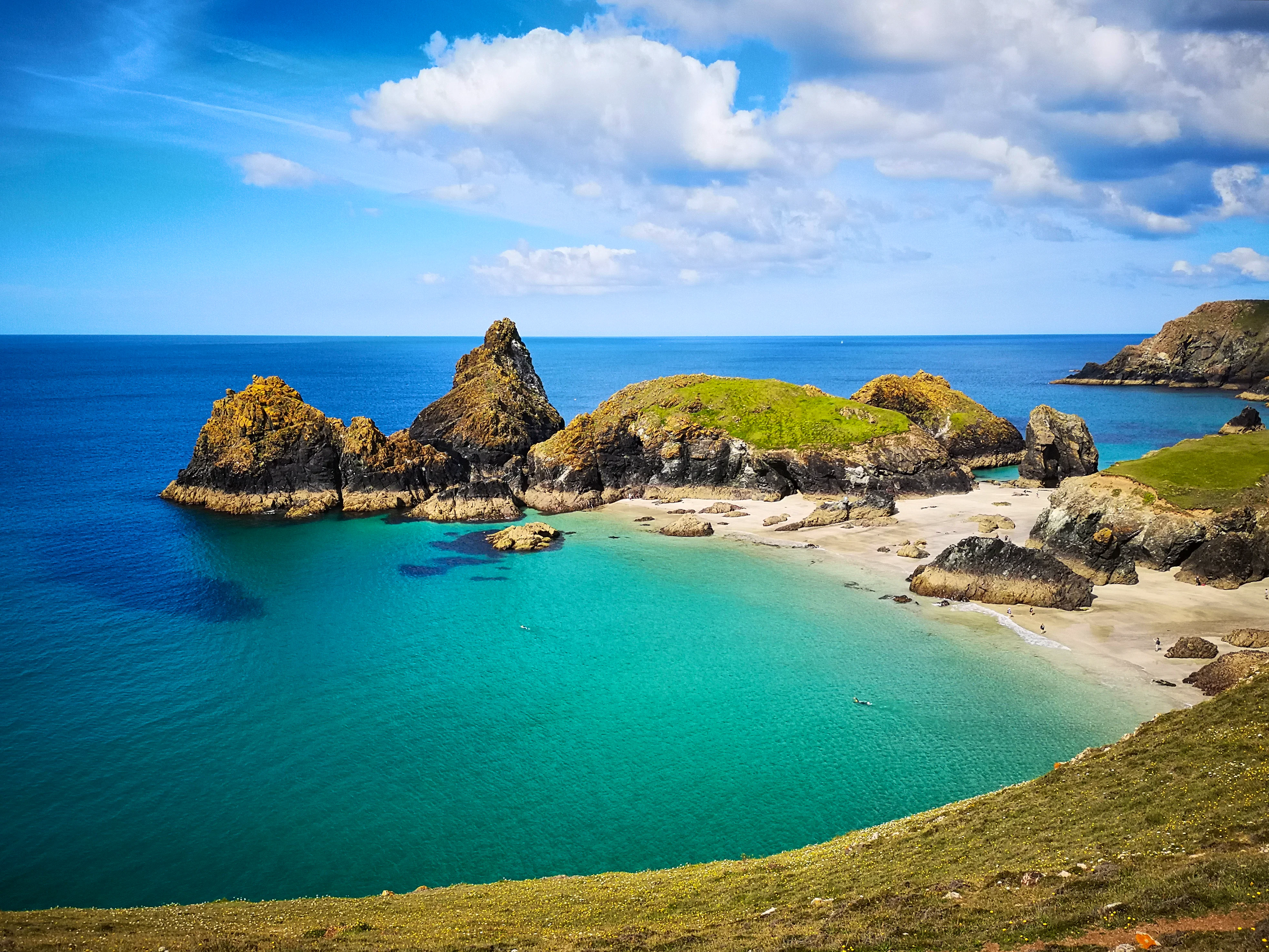 Dog-friendly holidays Cornwall. Family holidays Cornwall. Summer holidays Cornwall. Caravan park deals.