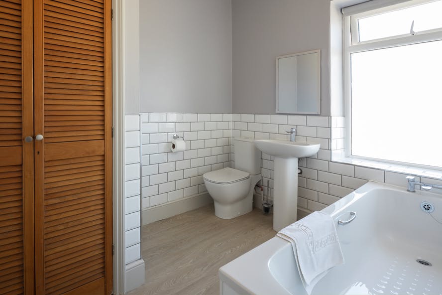 Lundy House | Bathroom 2