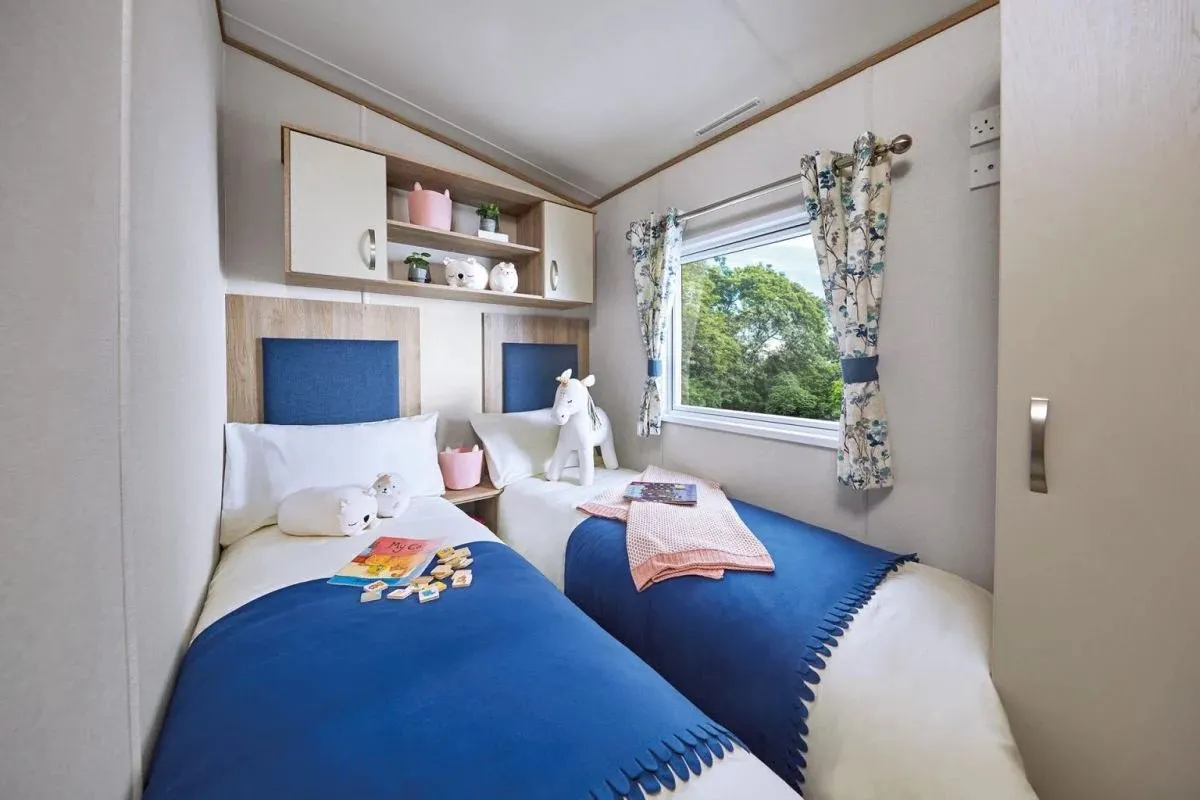 Twin bedroom