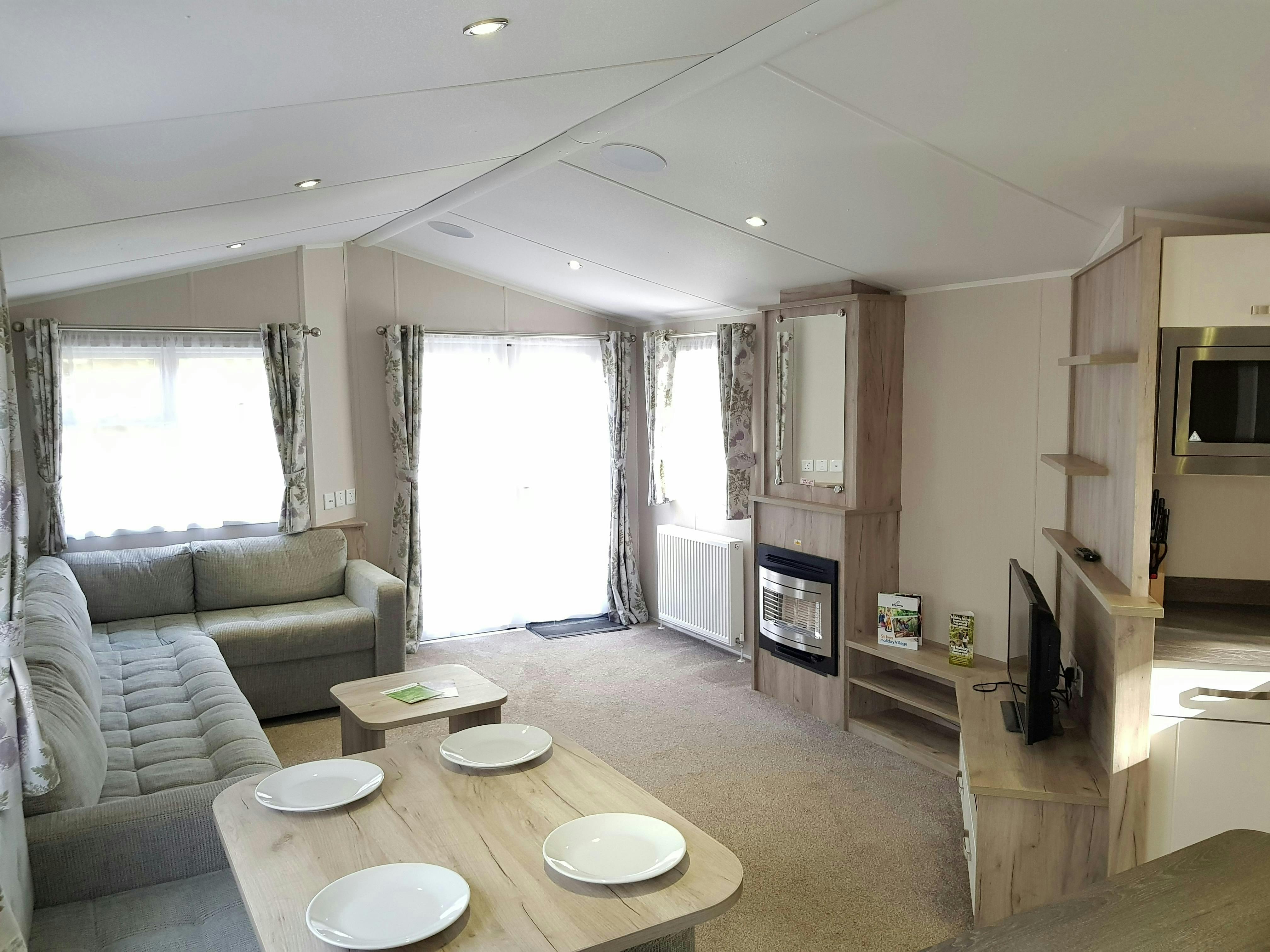 2 Bedroom Gold Hot Tub Caravan Lodge Pet