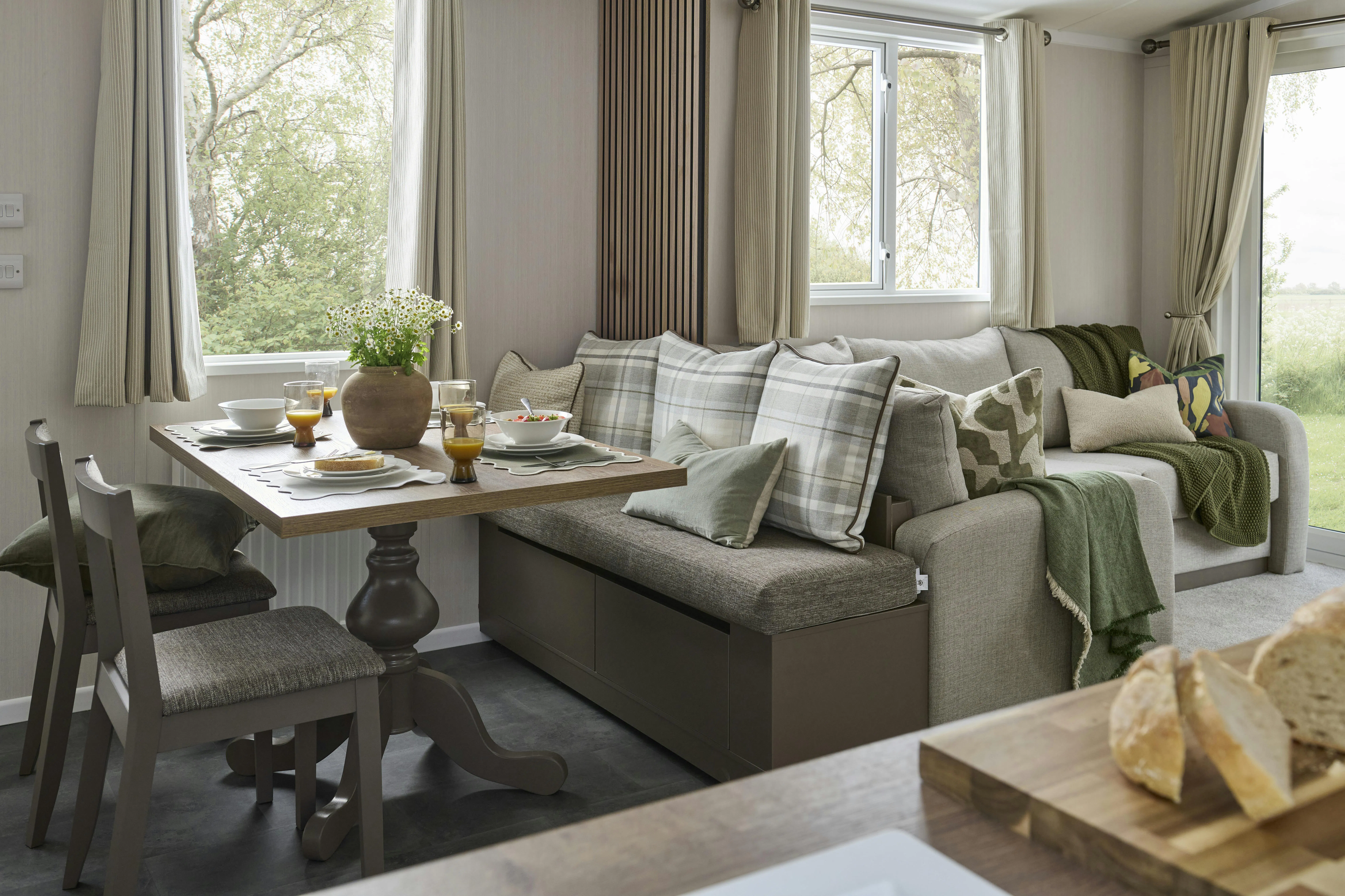 2 Bedroom Platinum Caravan ¦ John Fowler Holiday Parks