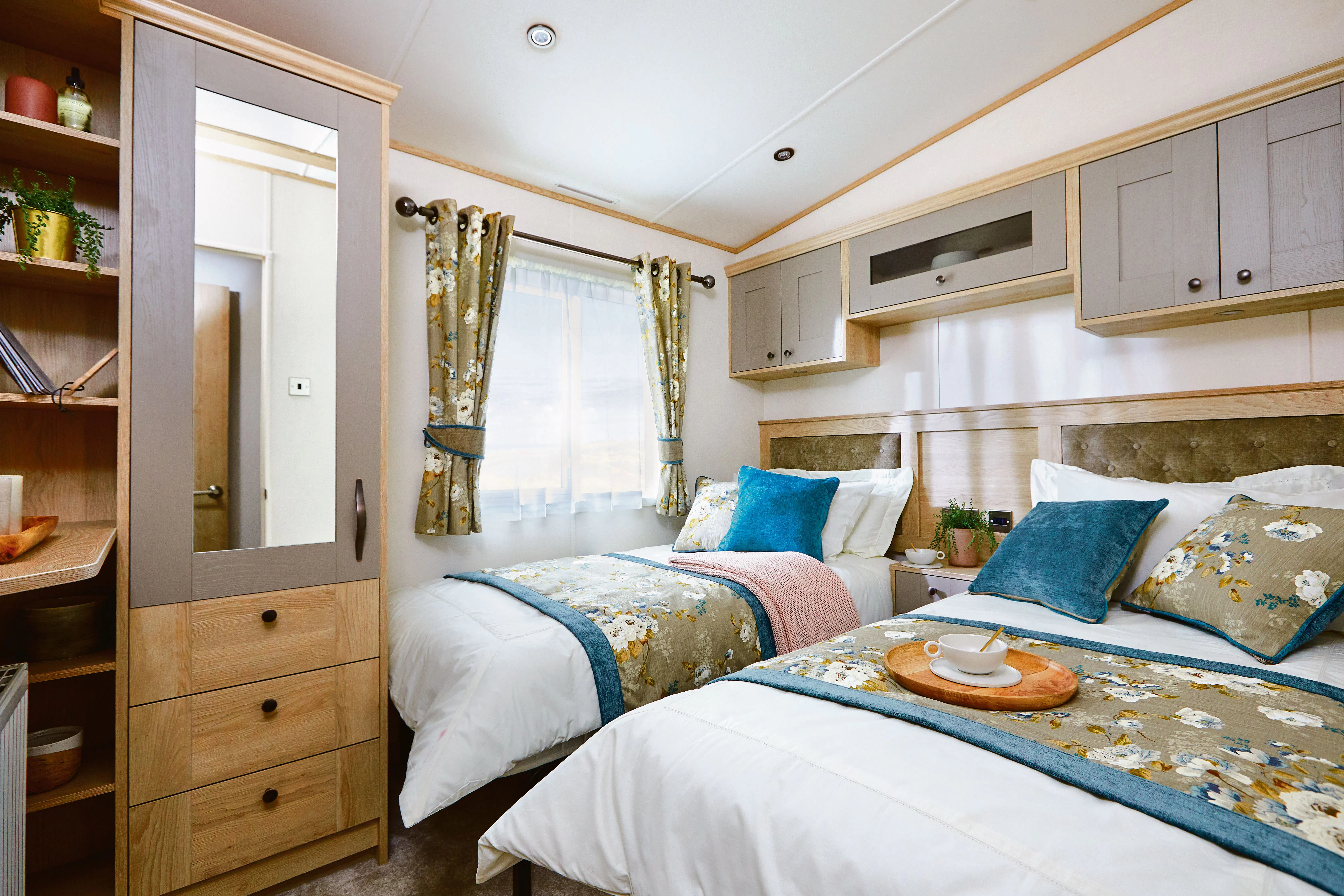 Twin bedroom