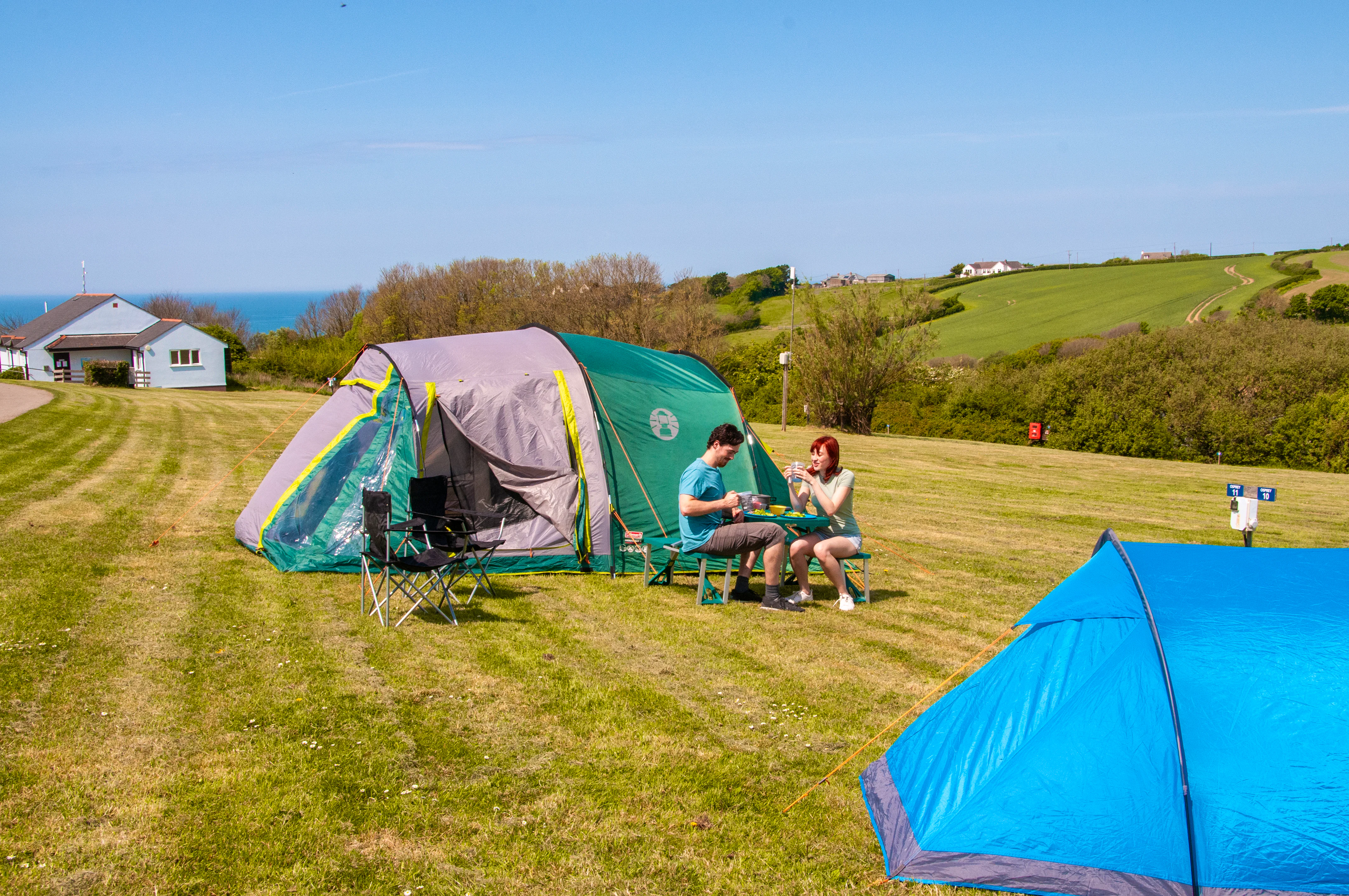Camping and touring holidays in Devon and Cornwall. Pet-friendly campsites. Dog-friendly holiday parks. Electric hook up. Family campsites.